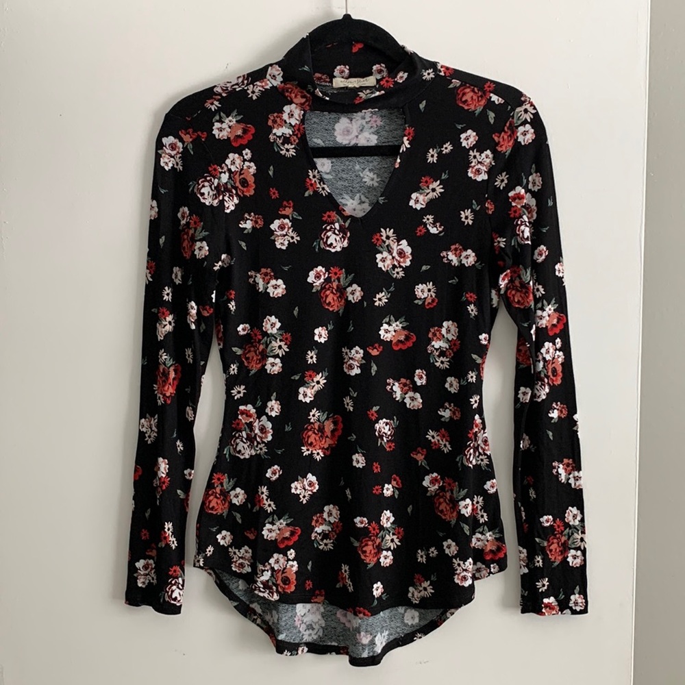 🔹 3/$20 🔹 Ultra Flirt Floral Cutout Top